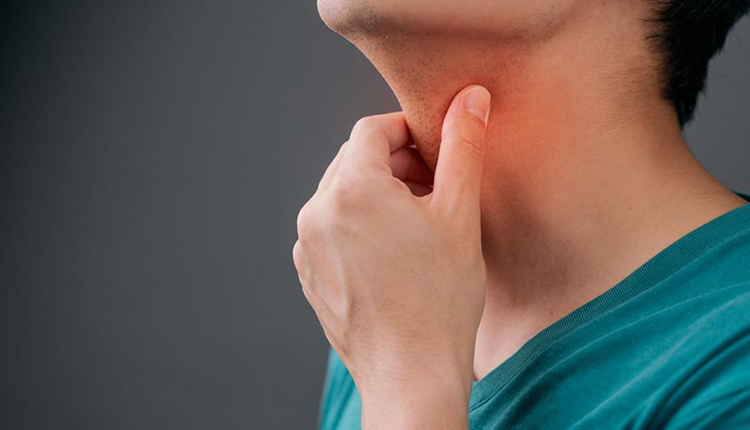 Viêm họng gây ra đau rát cổ họng khi nuốt nước bọt